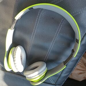 Barley used Beats Solo HD , Dr. dre with 3 prong 1/8" cable And 1/4" Adapter.